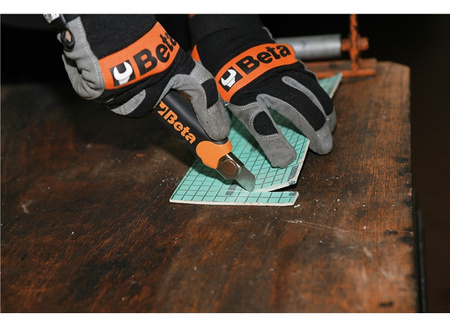 BETA NÓŻ Z OSTRZEM CHOWANYM + 6 OSTRZY ZAPASOWYCH 170mm